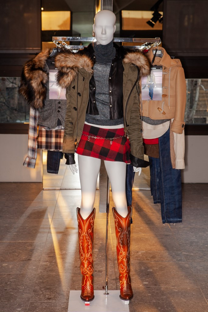 Fotoservizio/FW 20-21/WOMEN/APPUNTAMENTO/DSQUARED2/DP2/0