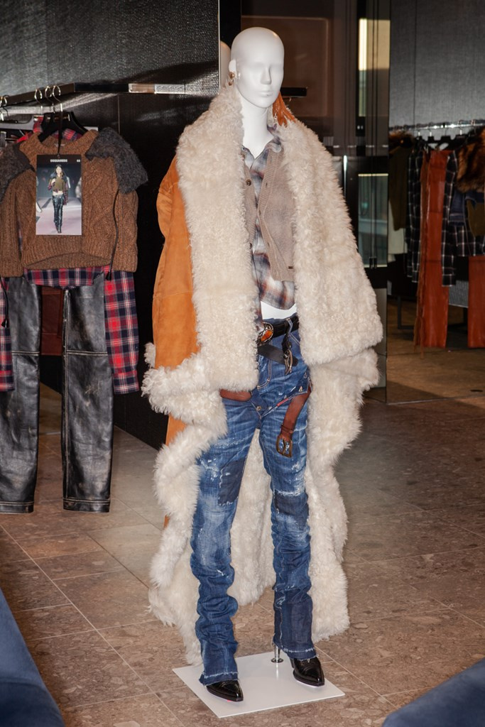 Fotoservizio/FW 20-21/WOMEN/APPUNTAMENTO/DSQUARED2/DP2/10