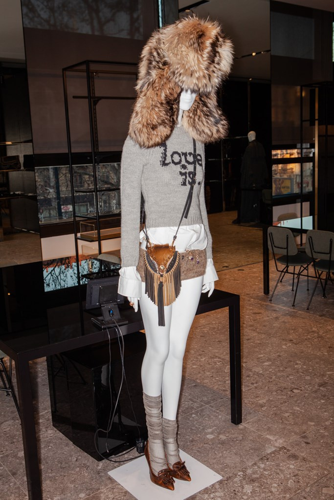 Fotoservizio/FW 20-21/WOMEN/APPUNTAMENTO/DSQUARED2/DP2/1
