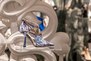 Fotoservizio/FW 20-21/WOMEN/PRESENTAZIONE/JIMMY CHOO/DP2/3