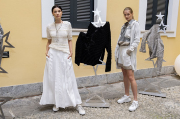 Fotoservizio/SS 2020/WOMEN/PRESENTAZIONE/LORENA ANTONIAZZI - VIA SPIGA 36/DP2/6