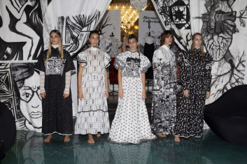 Fotoservizio/SS 2020/WOMEN/PRESENTAZIONE/MELAMPO CORSO COMO 10/DP2/1