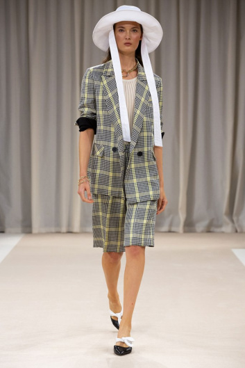Fotoservizio/SS 2020/WOMEN/PRESENTAZIONE/BEATRICE B/DP2/3