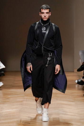Fotoservizio/FW 20-21/MEN/SFILATA/RESHAKE/DP2/10