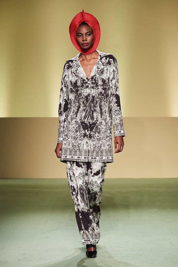 Fotoservizio/FW 21-22/WOMEN/SFILATA/WE ARE MADE IN ITALY (BLACK LIVES MATTER IN ITALIAN FASHION - COLLECTIVE)/DP2/14