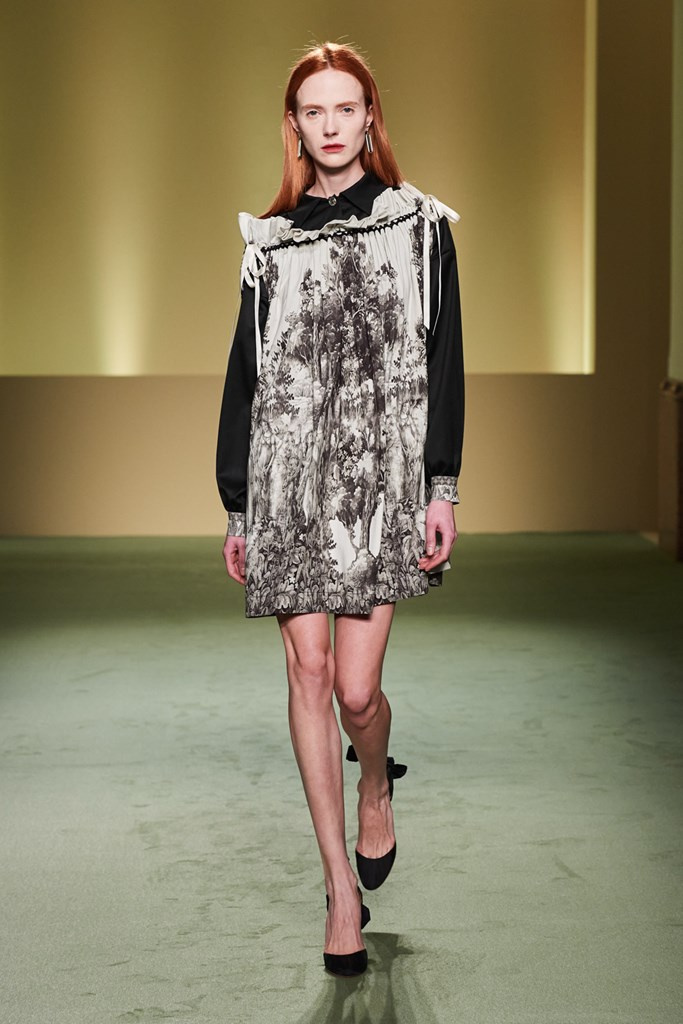 Fotoservizio/FW 21-22/WOMEN/SFILATA/WE ARE MADE IN ITALY (BLACK LIVES MATTER IN ITALIAN FASHION - COLLECTIVE)/DP2/15