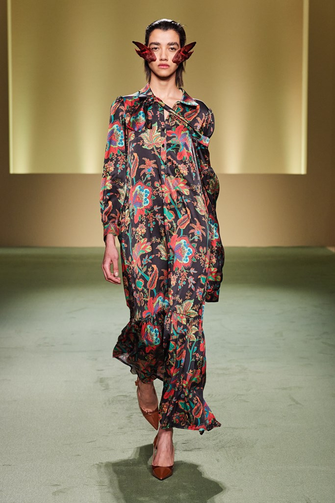 Fotoservizio/FW 21-22/WOMEN/SFILATA/WE ARE MADE IN ITALY (BLACK LIVES MATTER IN ITALIAN FASHION - COLLECTIVE)/DP2/17