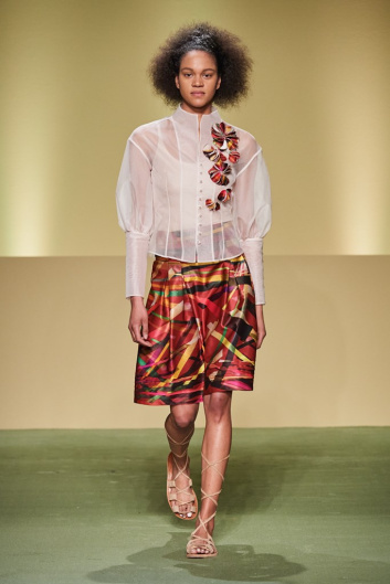 Fotoservizio/FW 21-22/WOMEN/SFILATA/WE ARE MADE IN ITALY (BLACK LIVES MATTER IN ITALIAN FASHION - COLLECTIVE)/DP2/9