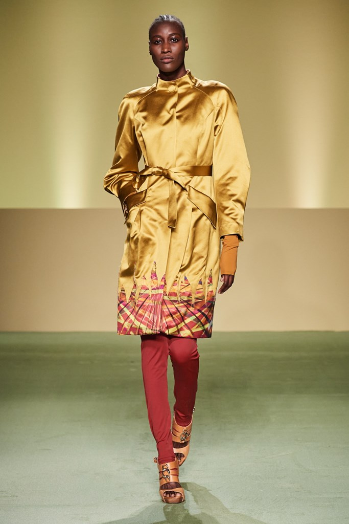 Fotoservizio/FW 21-22/WOMEN/SFILATA/WE ARE MADE IN ITALY (BLACK LIVES MATTER IN ITALIAN FASHION - COLLECTIVE)/DP2/10