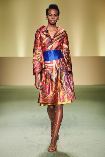 Fotoservizio/FW 21-22/WOMEN/SFILATA/WE ARE MADE IN ITALY (BLACK LIVES MATTER IN ITALIAN FASHION - COLLECTIVE)/DP2/11