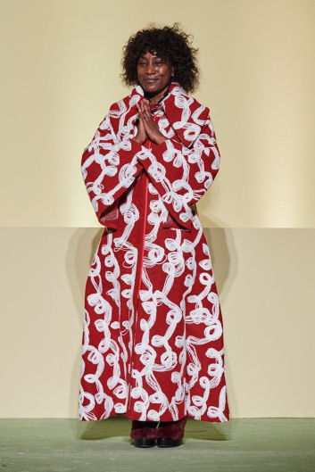 Fotoservizio/FW 21-22/WOMEN/SFILATA/WE ARE MADE IN ITALY (BLACK LIVES MATTER IN ITALIAN FASHION - COLLECTIVE)/DP2/20