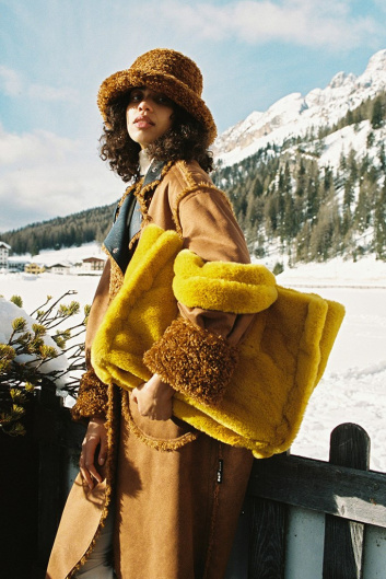 Fotoservizio/FW 21-22/WOMEN/PRESENTAZIONE/OOF WEAR/DP2/4