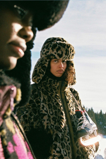 Fotoservizio/FW 21-22/WOMEN/PRESENTAZIONE/OOF WEAR/DP2/18