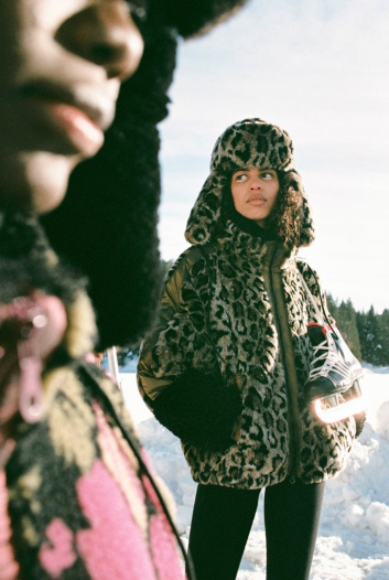 Fotoservizio/FW 21-22/WOMEN/PRESENTAZIONE/OOF WEAR/DP2/21