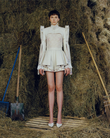Fotoservizio/FW 21-22/WOMEN/PRESENTAZIONE/SARA WONG/DP2/5