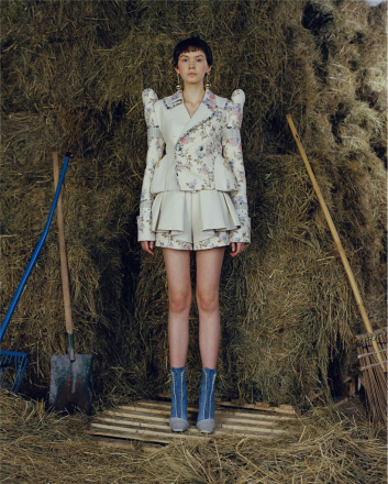 Fotoservizio/FW 21-22/WOMEN/PRESENTAZIONE/SARA WONG/DP2/3