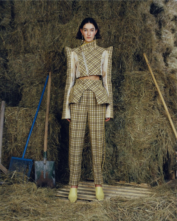 Fotoservizio/FW 21-22/WOMEN/PRESENTAZIONE/SARA WONG/DP2/25