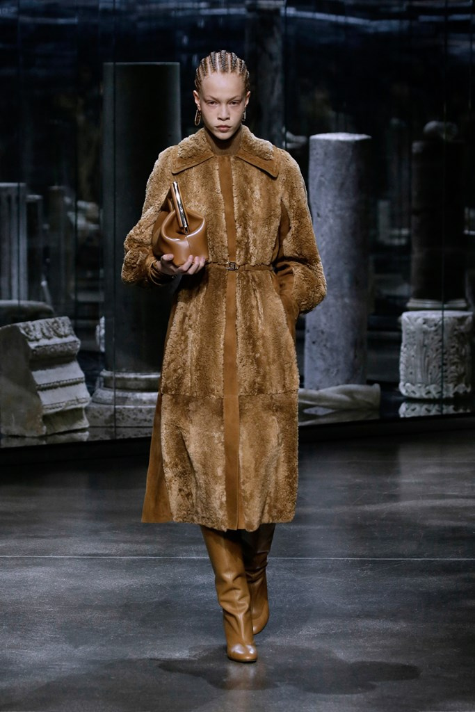 Fotoservizio/FW 21-22/WOMEN/SFILATA/FENDI/DP2/0