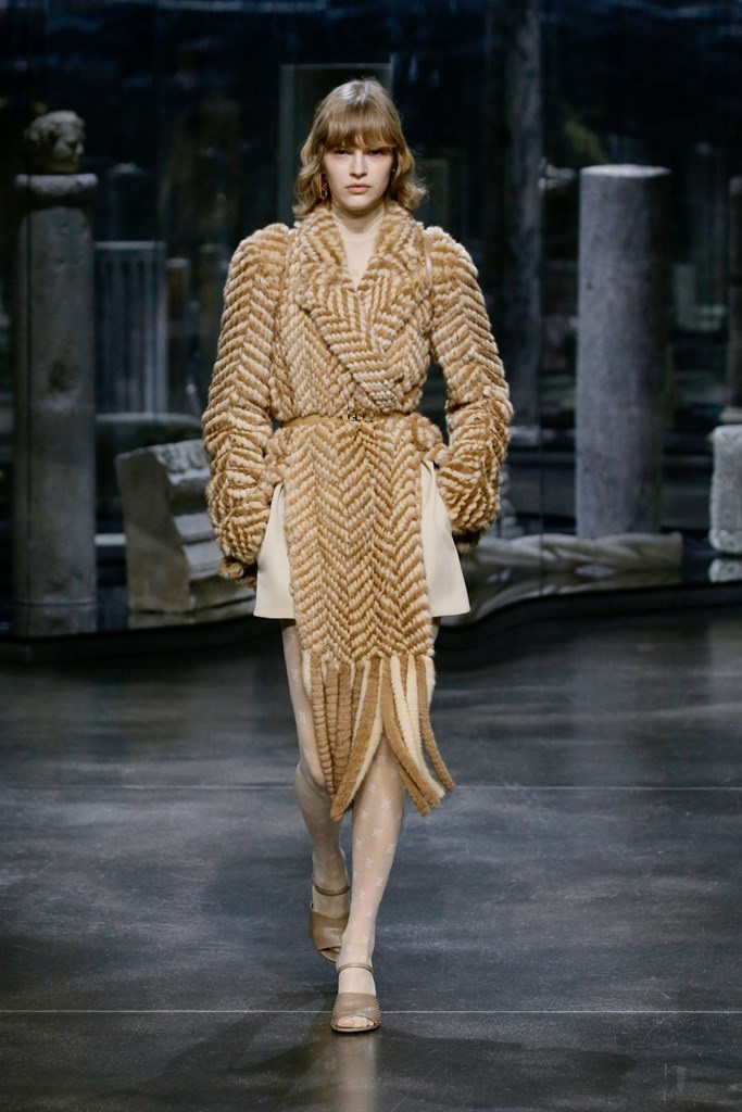 Fotoservizio/FW 21-22/WOMEN/SFILATA/FENDI/DP2/6