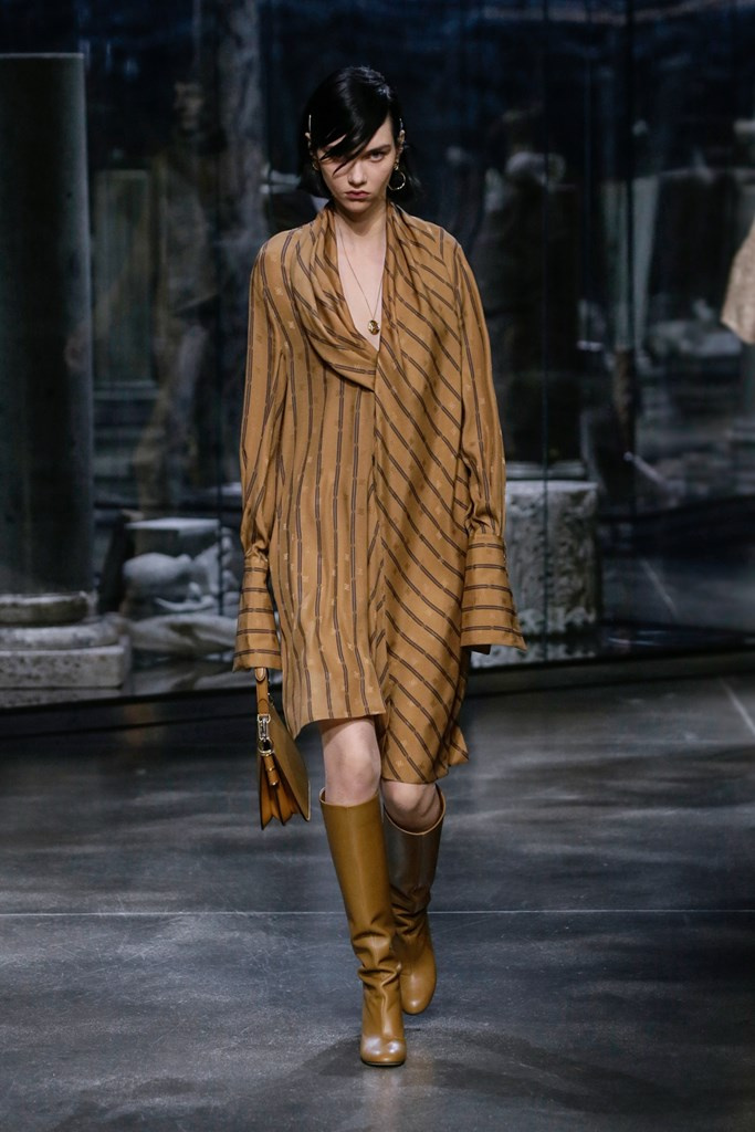 Fotoservizio/FW 21-22/WOMEN/SFILATA/FENDI/DP2/9