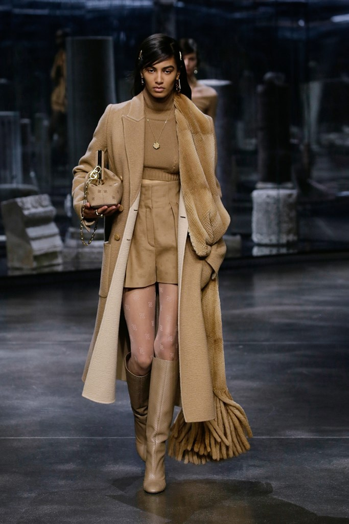 Fotoservizio/FW 21-22/WOMEN/SFILATA/FENDI/DP2/1