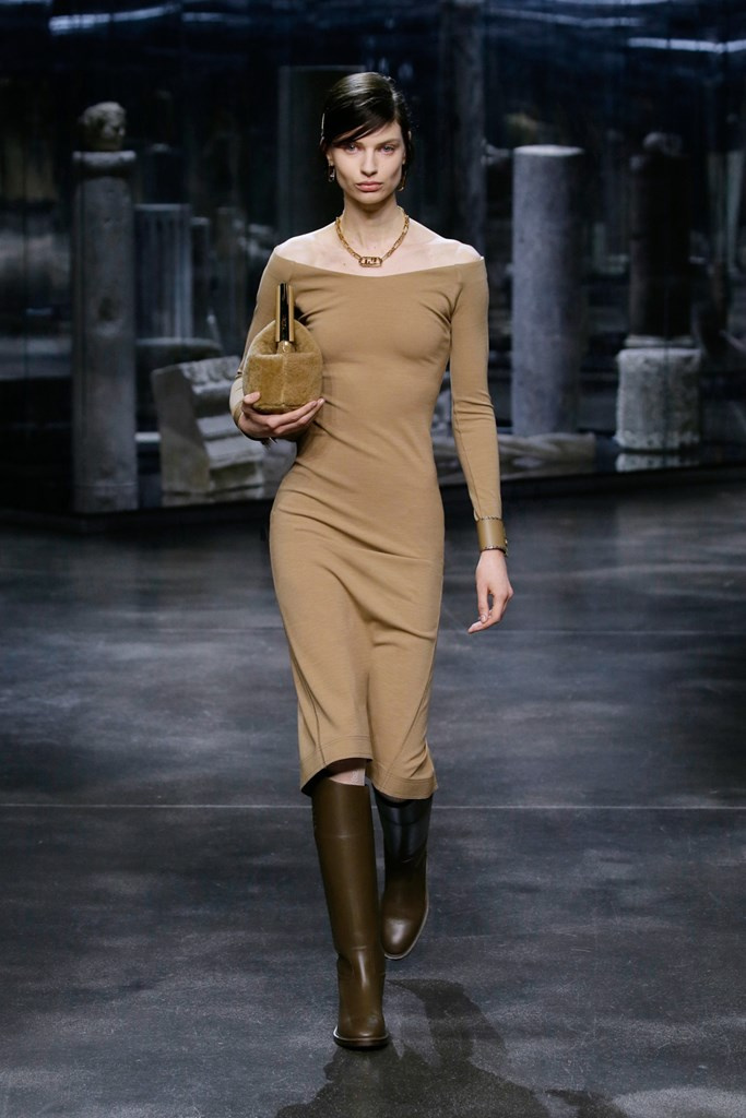 Fotoservizio/FW 21-22/WOMEN/SFILATA/FENDI/DP2/2