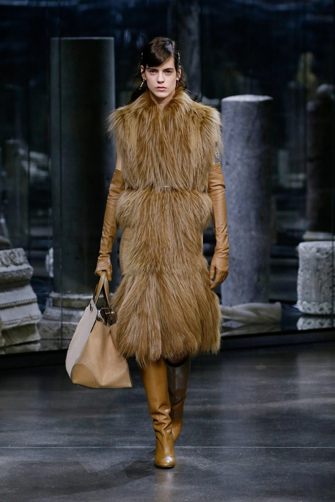 Fotoservizio/FW 21-22/WOMEN/SFILATA/FENDI/DP2/4