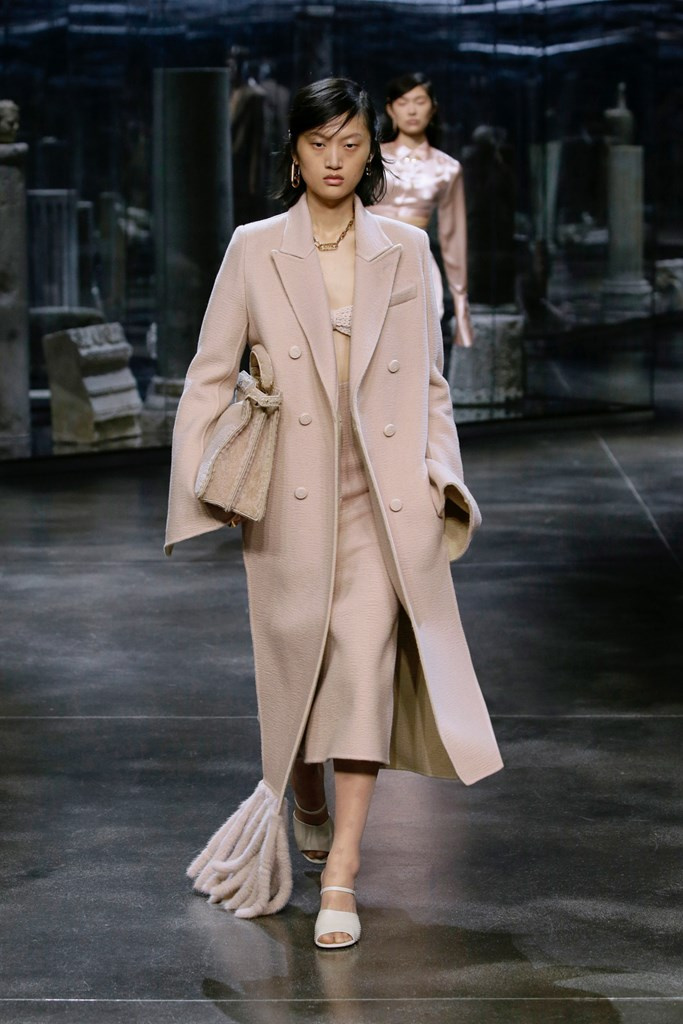 Fotoservizio/FW 21-22/WOMEN/SFILATA/FENDI/DP2/19
