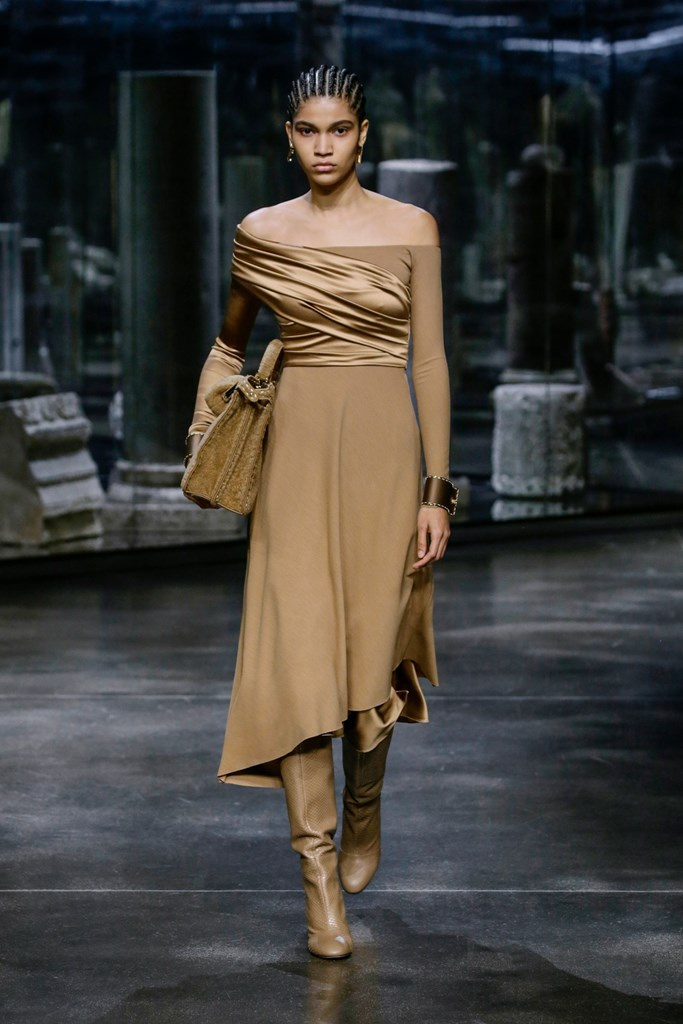 Fotoservizio/FW 21-22/WOMEN/SFILATA/FENDI/DP2/11