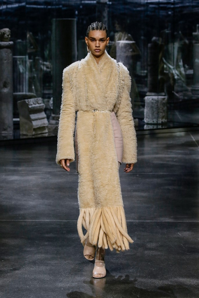Fotoservizio/FW 21-22/WOMEN/SFILATA/FENDI/DP2/12