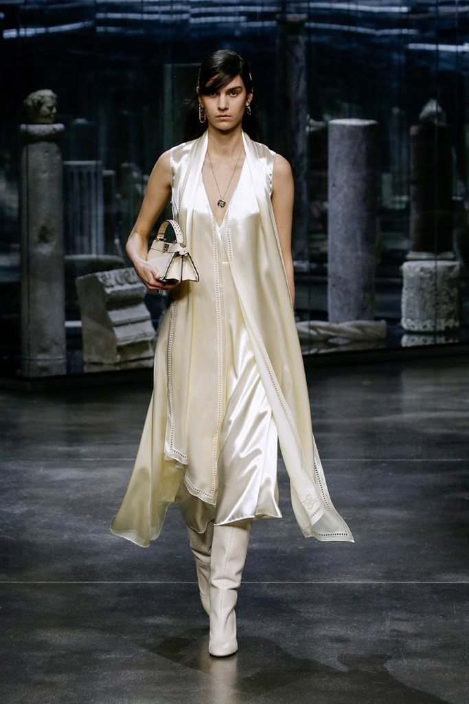 Fotoservizio/FW 21-22/WOMEN/SFILATA/FENDI/DP2/13
