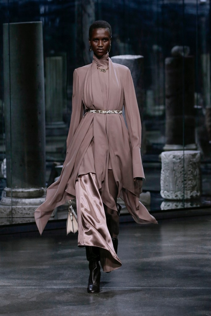 Fotoservizio/FW 21-22/WOMEN/SFILATA/FENDI/DP2/26