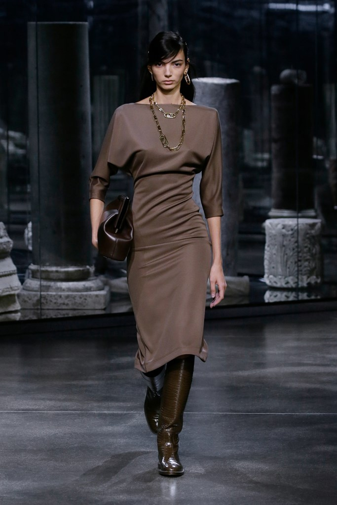Fotoservizio/FW 21-22/WOMEN/SFILATA/FENDI/DP2/30