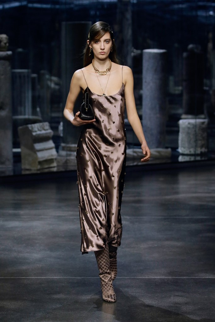Fotoservizio/FW 21-22/WOMEN/SFILATA/FENDI/DP2/24