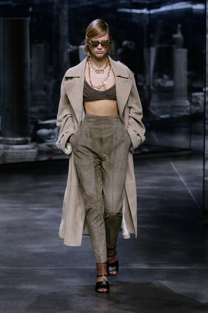 Fotoservizio/FW 21-22/WOMEN/SFILATA/FENDI/DP2/35