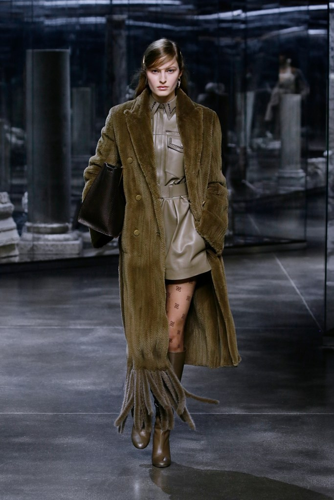 Fotoservizio/FW 21-22/WOMEN/SFILATA/FENDI/DP2/38
