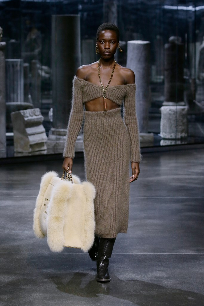 Fotoservizio/FW 21-22/WOMEN/SFILATA/FENDI/DP2/39