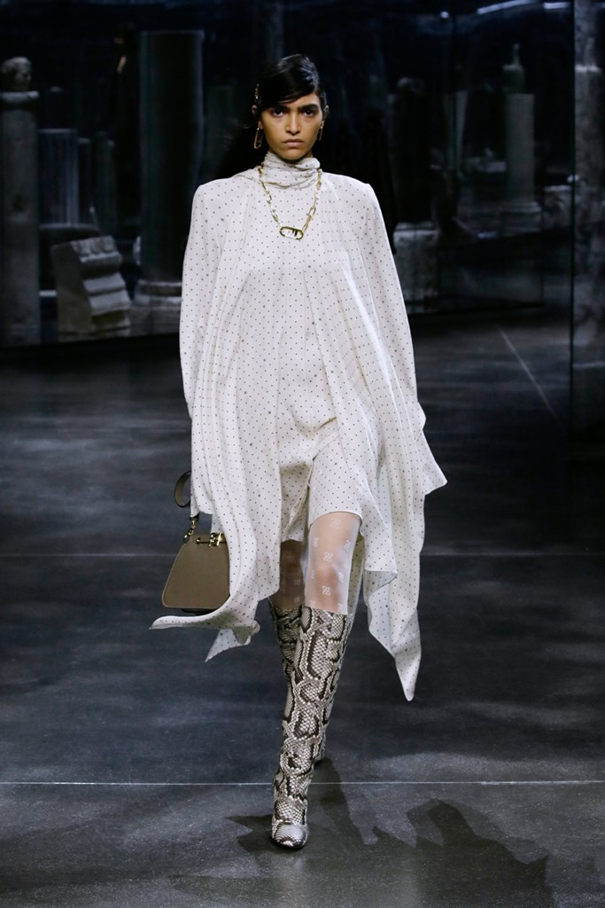 Fotoservizio/FW 21-22/WOMEN/SFILATA/FENDI/DP2/46