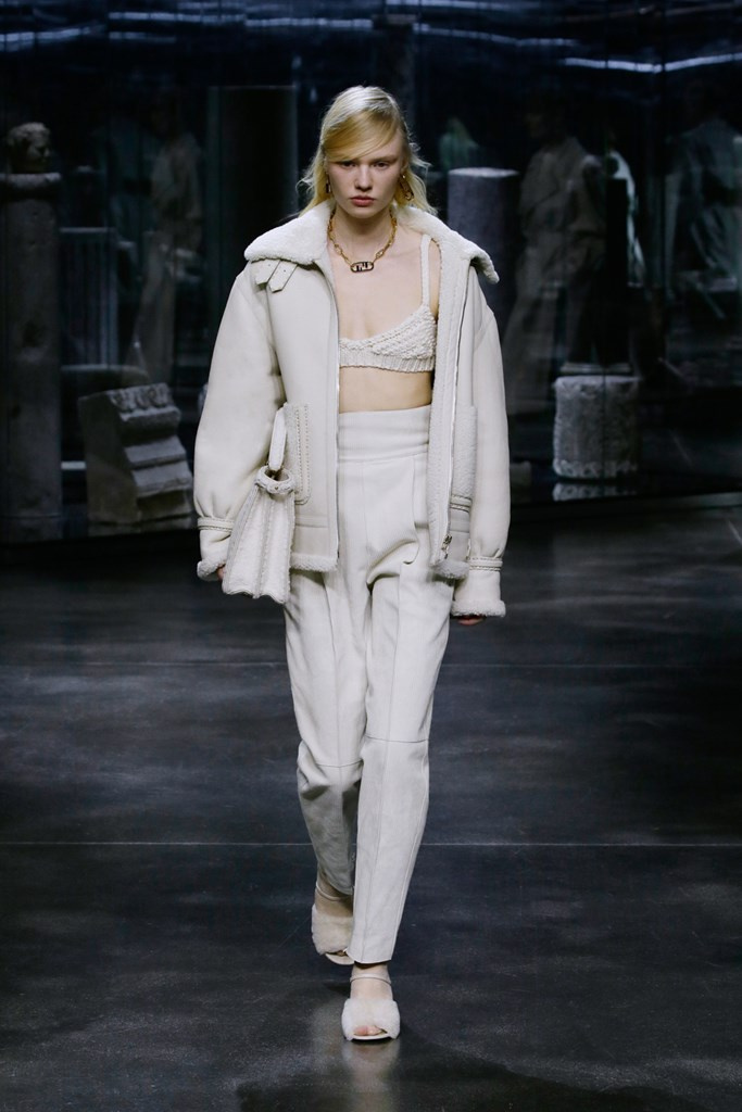 Fotoservizio/FW 21-22/WOMEN/SFILATA/FENDI/DP2/42