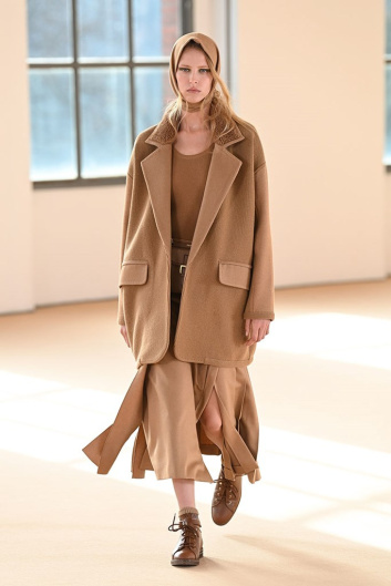 Fotoservizio/FW 21-22/WOMEN/SFILATA/MAX MARA/DP2/3