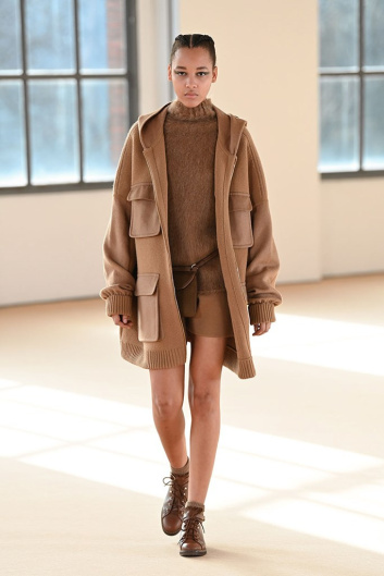 Fotoservizio/FW 21-22/WOMEN/SFILATA/MAX MARA/DP2/4