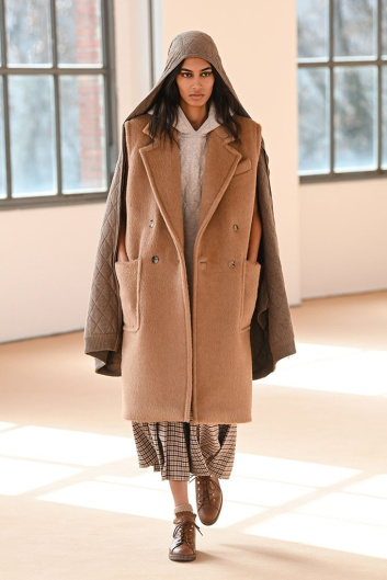 Fotoservizio/FW 21-22/WOMEN/SFILATA/MAX MARA/DP2/21