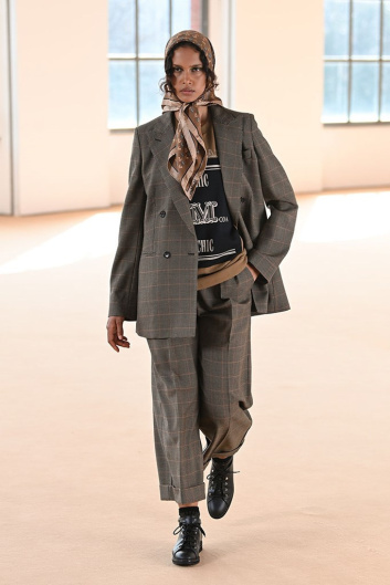 Fotoservizio/FW 21-22/WOMEN/SFILATA/MAX MARA/DP2/30