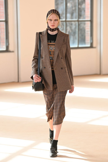 Fotoservizio/FW 21-22/WOMEN/SFILATA/MAX MARA/DP2/32