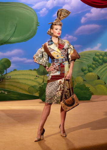 Fotoservizio/FW 21-22/WOMEN/SFILATA/MOSCHINO/DP2/11