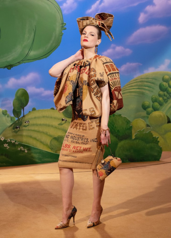 Fotoservizio/FW 21-22/WOMEN/SFILATA/MOSCHINO/DP2/12