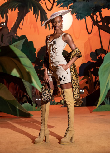 Fotoservizio/FW 21-22/WOMEN/SFILATA/MOSCHINO/DP2/25