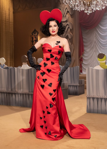 Fotoservizio/FW 21-22/WOMEN/SFILATA/MOSCHINO/DP2/40