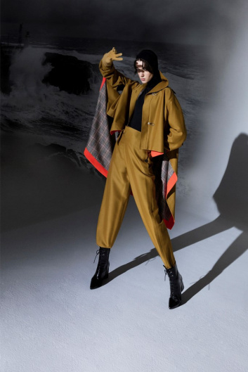 Fotoservizio/FW 21-22/WOMEN/PRESENTAZIONE/ROMEO GIGLI/DP2/12