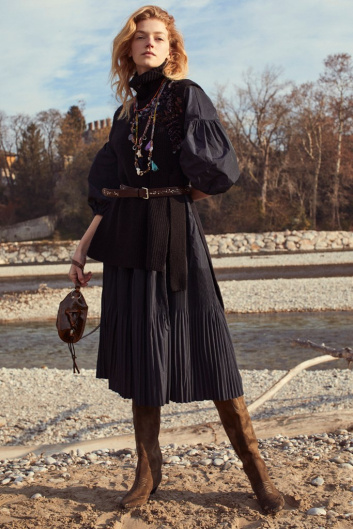 Fotoservizio/FW 21-22/WOMEN/PRESENTAZIONE/BEATRICE.B/DP2/14